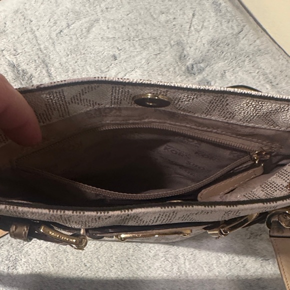 Michael Kors Cream and Tan Signature Logo Crossbody Bag - Picture 9 of 9